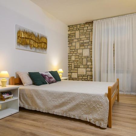 Apartman Aleksandra プーラ エクステリア 写真