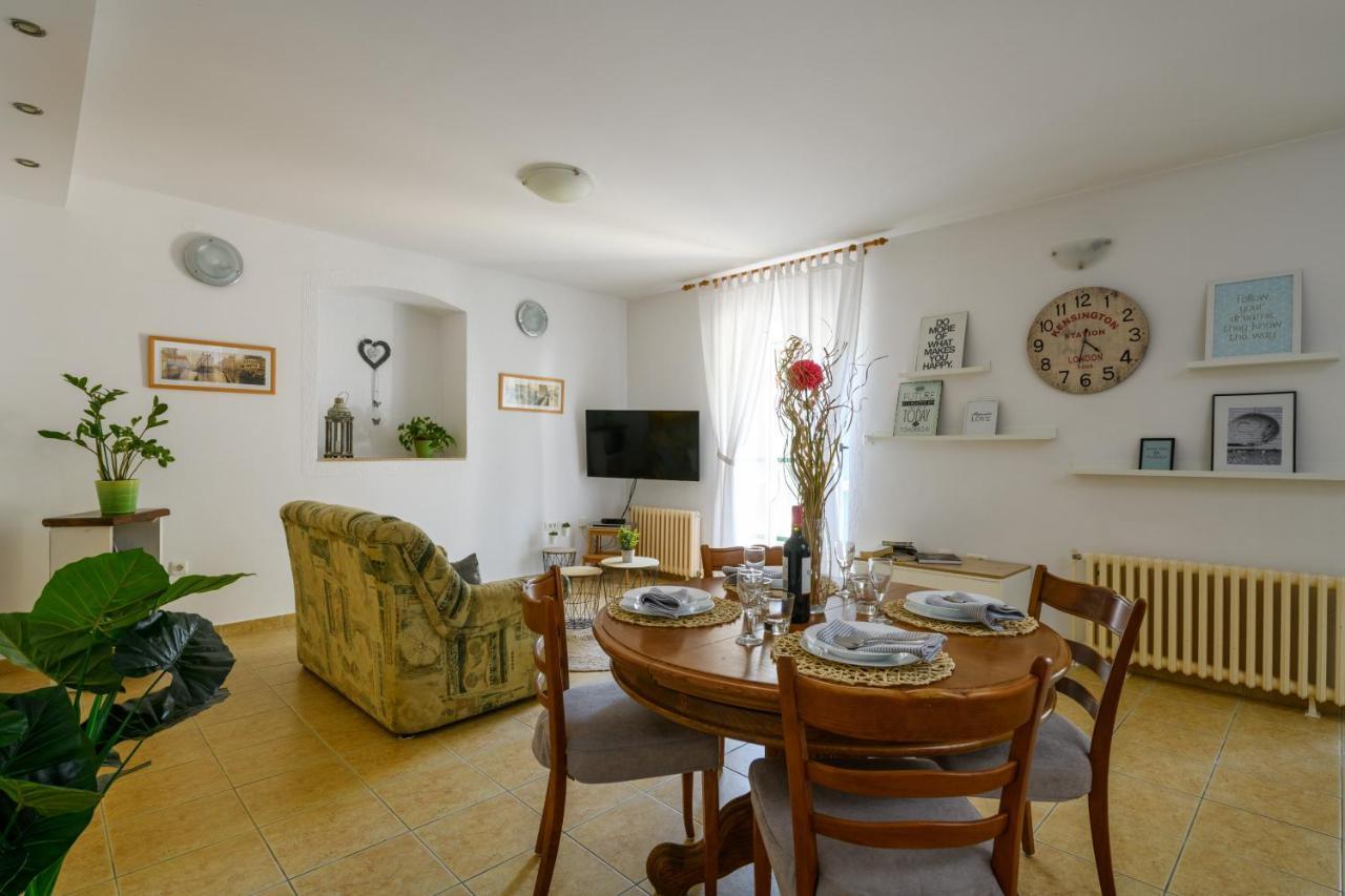 Apartman Aleksandra プーラ エクステリア 写真