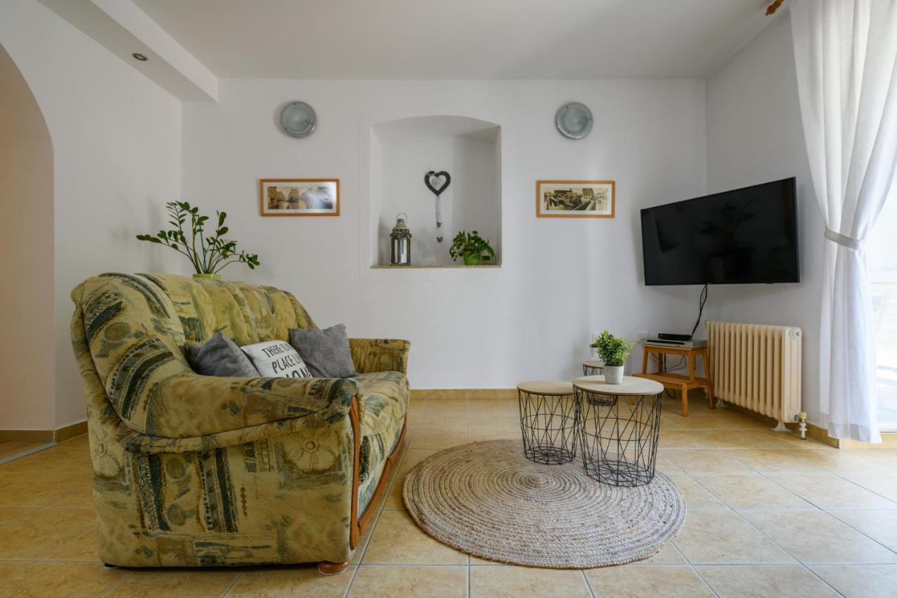 Apartman Aleksandra プーラ エクステリア 写真